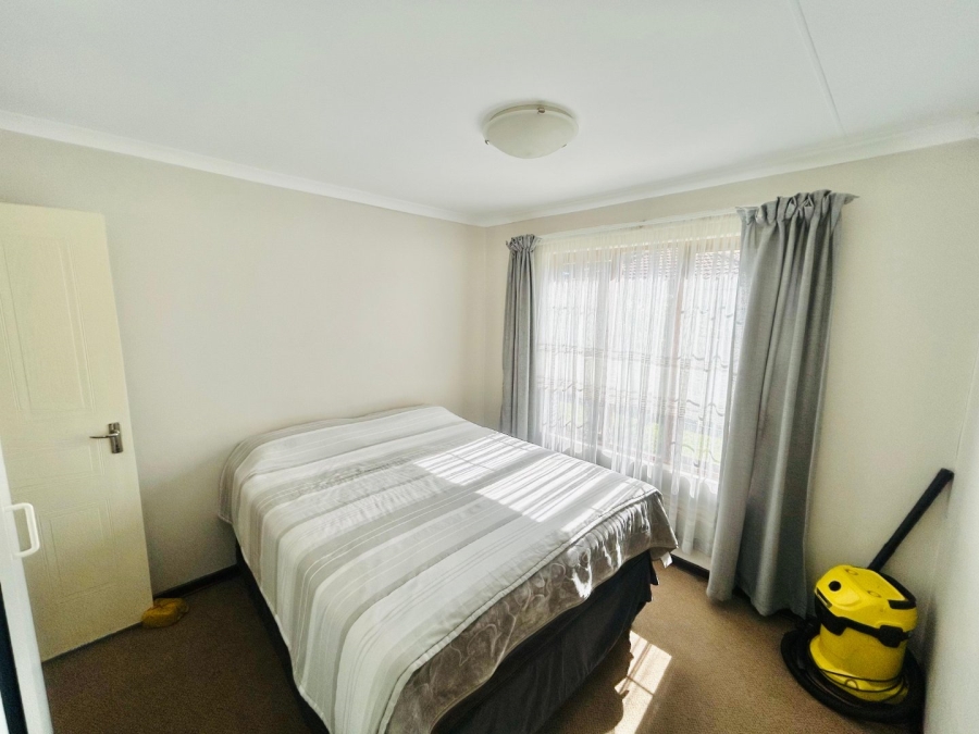 2 Bedroom Property for Sale in Langenhovenpark Free State